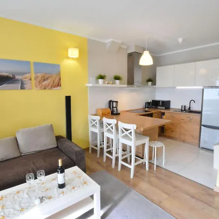 With A Fireplace In Semesterbostad *